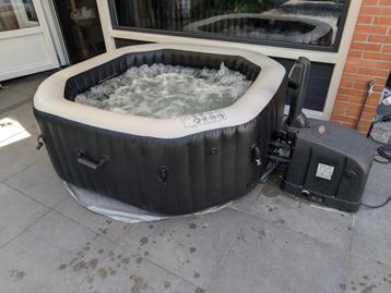 Opblaasbare jacuzzi Intex beschikbaar voor biedingen