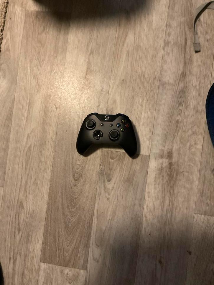 Xbox One met games en accessoires, Spelcomputers en Games, Games | Xbox One, Zo goed als nieuw, Sport, 1 speler, Vanaf 3 jaar