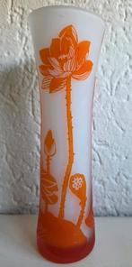 Prachtig glazen design vaasje Cameo stijl, in reliëf, Antiek en Kunst, Ophalen of Verzenden