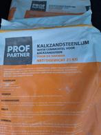 Kalkzandsteen lijm. Twee zakken., Doe-het-zelf en Verbouw, Metselstenen, Ophalen, Zo goed als nieuw, Kalkzandstenen