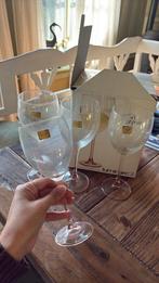 4 Luminarc wijnglazen met roze steel /voet in originele doos, Ophalen of Verzenden, Zo goed als nieuw, Overige typen