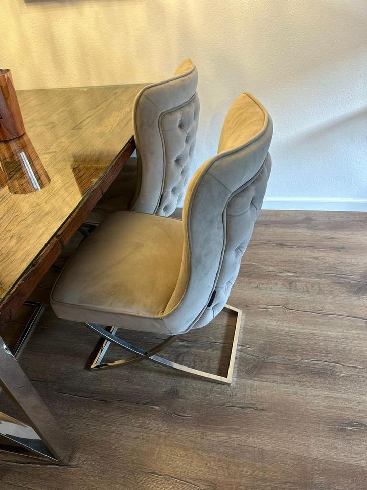 Eettafel met 4 stoelen, TV-kast en klok merk Richmond, Huis en Inrichting, Complete inboedels, Ophalen