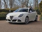 Alfa Romeo Giulietta 1.4T 170pk Automaat Sportpack 18"/Xenon, Auto's, Alfa Romeo, Zwart, 4 cilinders, Wit, Leder