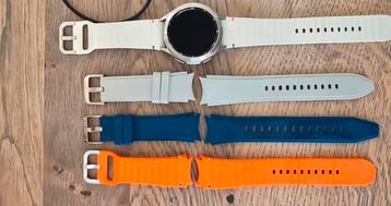 Samsung Galaxy Watch4 Classic 46mm – met 4 originele bandjes beschikbaar voor biedingen