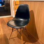 Set van 6 zwarte Eames DSW stijl stoelen met houten poten., Ophalen, Zwart