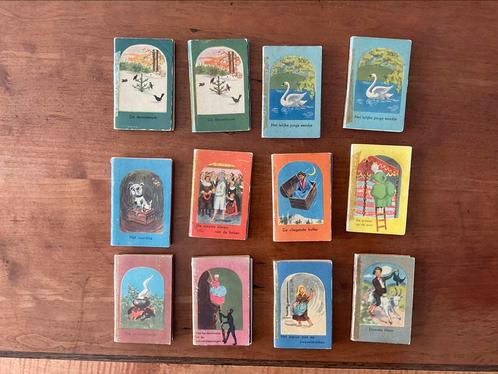 12 oude mini sprookjesboekjes van Nordisk Papirvare Industri, Antiek en Kunst, Antiek | Boeken en Bijbels, Ophalen of Verzenden