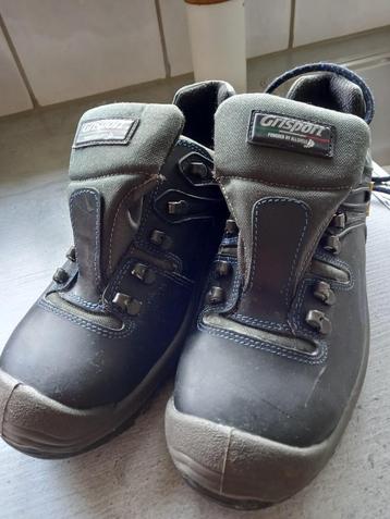 Te koop veiligheidsschoenen van het merk Grisport maat 42 beschikbaar voor biedingen