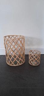2 x windlicht. Glas / ratan. Woonaccessoires / decoratie., Overige materialen, 25 tot 50 cm, Ophalen of Verzenden, Zo goed als nieuw