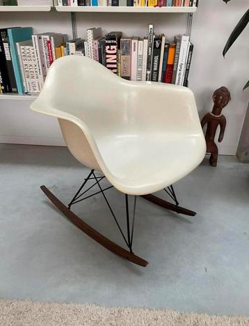 Originele Eames RAR rocking chair - Herman Miller beschikbaar voor biedingen