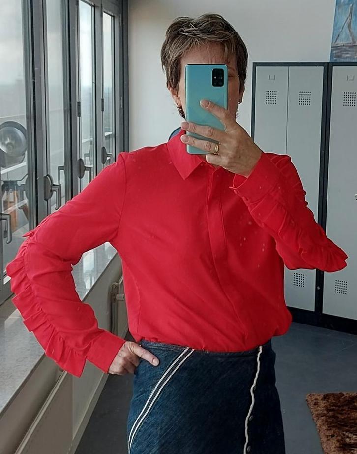 Nikkie Blouse Rood met Ruffels - Maat 42, Kleding | Dames, Blouses en Tunieken, Ophalen of Verzenden