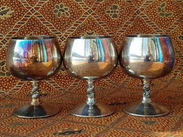 Drie mooie oude Engelse silverplate brandykelken 10,3 cm. beschikbaar voor biedingen