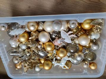 Kerstboom hangers /ballen beschikbaar voor biedingen