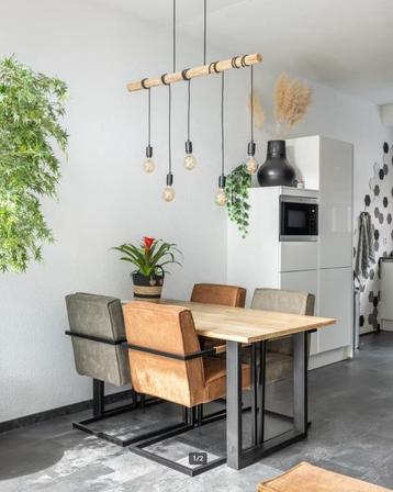 Eikenhouten eettafel met zwarte metalen U-poten beschikbaar voor biedingen