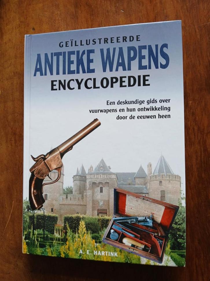 WD015 Antieke Wapens Encyclopedie - Geïllustreerde Gids, Antiek en Kunst, Antiek | Overige Antiek, Ophalen of Verzenden