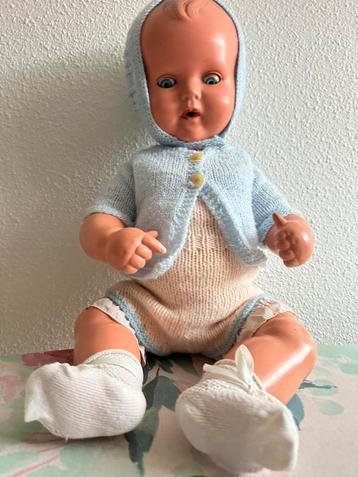 Antieke pop, merk schildpad beschikbaar voor biedingen