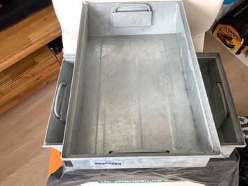 Stalen magazijnbakken 50x31x10 beschikbaar voor biedingen