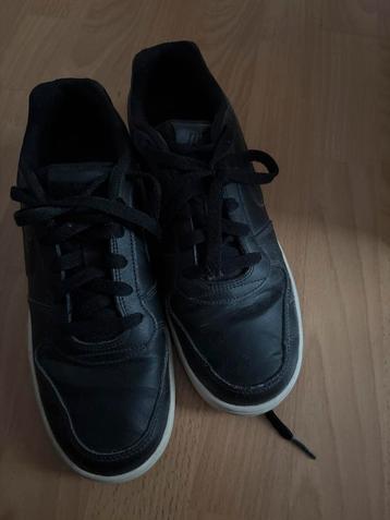 Zwarte Nike Sneakers Maat 40 beschikbaar voor biedingen