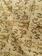 Batikstof stuk 1 – geel / goud met bloemenmotief – katoen, 120 cm of meer, Ophalen of Verzenden, Katoen, Nieuw