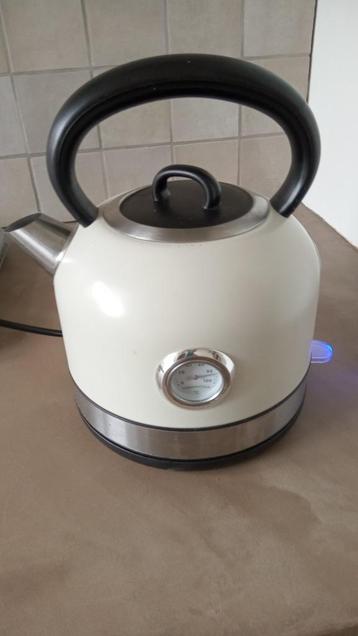 Retro waterkoker. Crèmekleurig. beschikbaar voor biedingen
