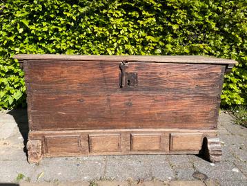 Antieke houten dekenkist – karaktervol en authentiek beschikbaar voor biedingen