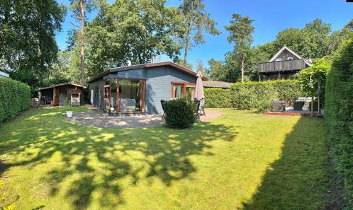 Te koop groot chalet met grote vrije tuin op park Beekbergen, Huizen en Kamers, Recreatiewoningen te koop, Gelderland, Chalet