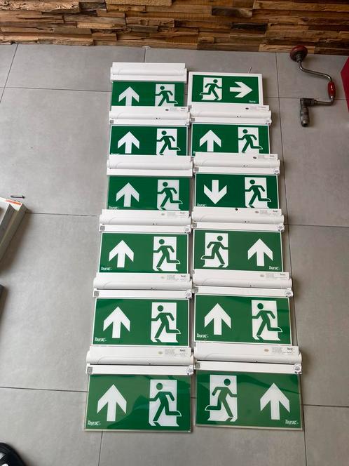 12x Robus Swiss LED Nooduitgangsborden, Doe-het-zelf en Verbouw, Bouwverlichting, Zo goed als nieuw, Lamp met armatuur, Minder dan 50 watt