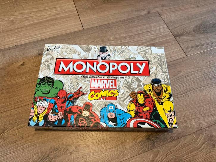 Monopoly Marvel Comics Editie, Hobby en Vrije tijd, Gezelschapsspellen | Bordspellen, Zo goed als nieuw, Drie of vier spelers
