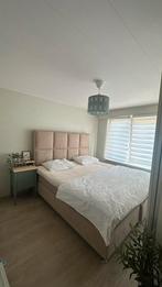 Suede op maat gemaakte bed met hoofdboard, Huis en Inrichting, Slaapkamer | Bedden, Ophalen, Tweepersoons, Zo goed als nieuw, 180 cm