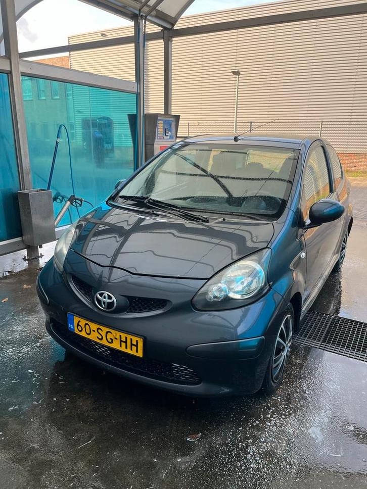 Toyota Aygo 1.0 12V Vvt-i 3DRS MMT 2006 Grijs, Auto's, Toyota, Particulier, Aygo, Android Auto, Apple Carplay, Elektrische ramen