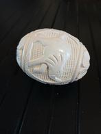 Witte Natuurstenen gesneden ei met olifantje, 7cm, Ophalen of Verzenden, Mineraal