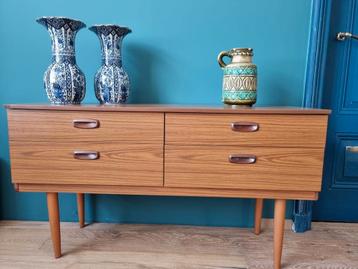 Mooie vintage dressoir van Schreiber beschikbaar voor biedingen