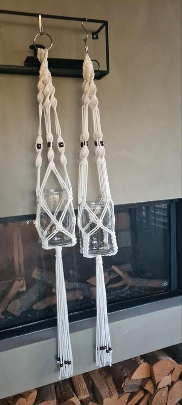 Macramé Hanger met Glazen Vaas beschikbaar voor biedingen