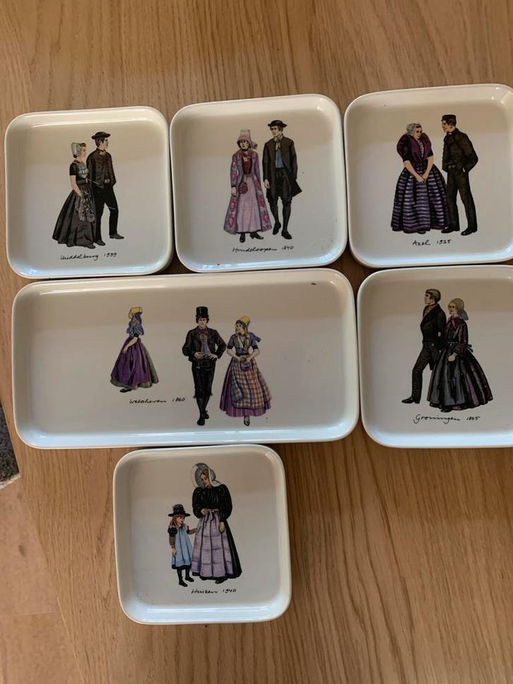 Villeroy & Boch Serveerschalen Set - Klederdracht Motieven (, Antiek en Kunst, Antiek | Schalen, Ophalen