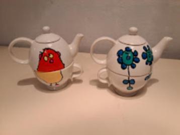 Rijk versierde kopjes met kannetje beschikbaar voor biedingen