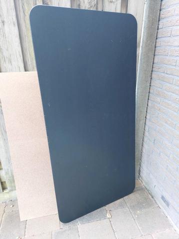 bureau van ikea bekant beschikbaar voor biedingen
