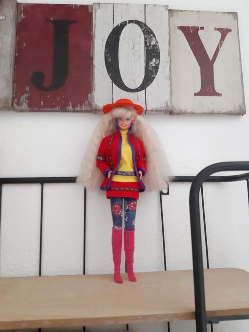 Barbie united colors of benneton van Mattel '90, Verzamelen, Poppen, Zo goed als nieuw, Pop, Ophalen of Verzenden