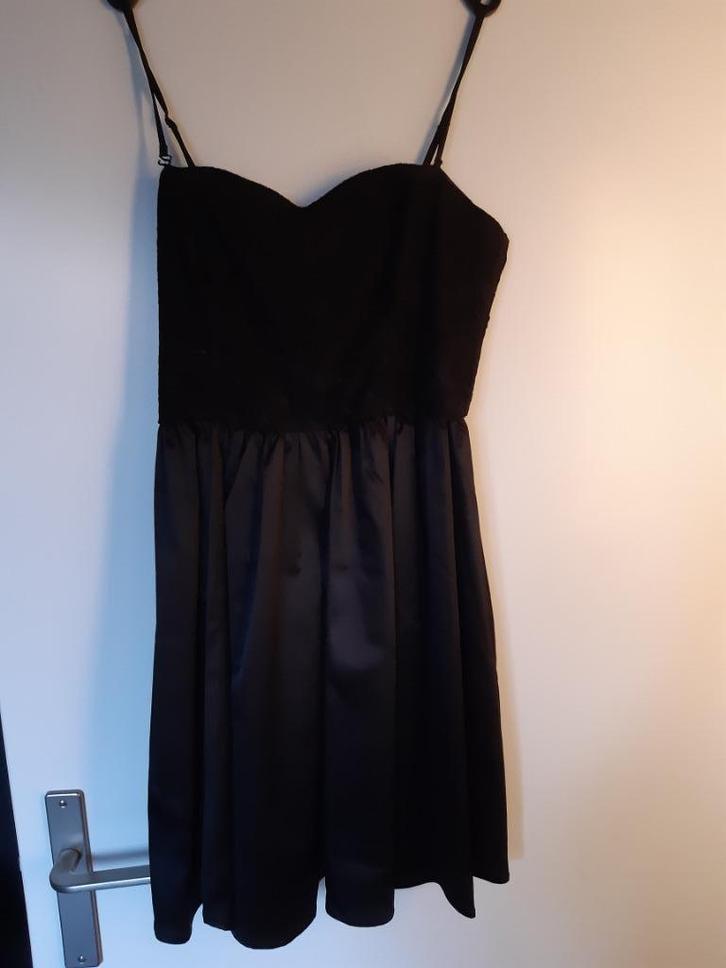 Little black dress in maat 38. Een super mooi jurkje, Kleding | Dames, Gelegenheidskleding, Zo goed als nieuw, Overige typen, Maat 38/40 (M)