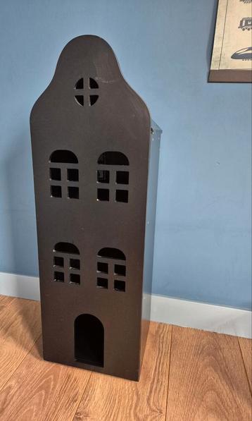 Houten grachtenpand. Zwart. (poppenhuis, opbergkastje) beschikbaar voor biedingen