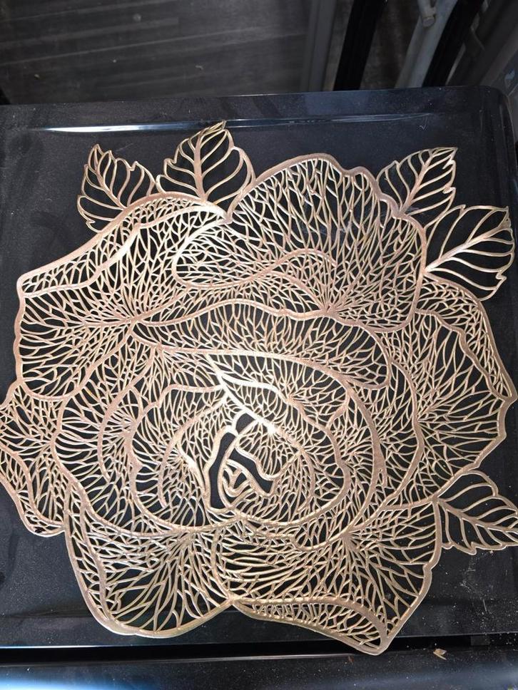 Gouden Placemat Roos Design, Huis en Inrichting, Woonaccessoires | Schalen en Manden, Nieuw, Schaal, Overige vormen, Kunststof