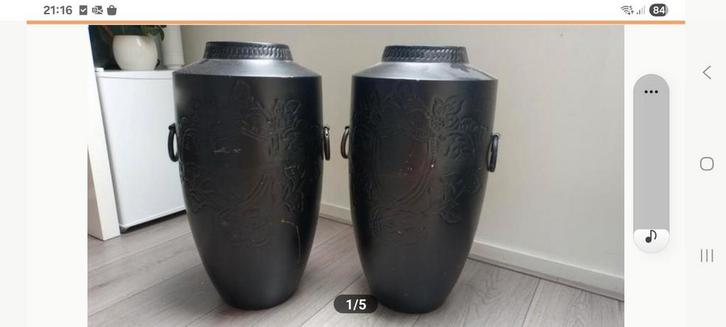 2 Metalen Vazen - 58cm Hoog, Huis en Inrichting, Woonaccessoires | Vazen, Gebruikt, Zwart, 50 tot 75 cm, Overige materialen, Ophalen of Verzenden