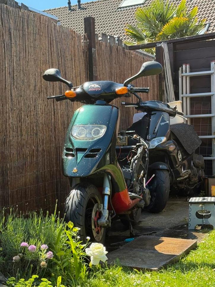 Piaggio typhoon 172cc A1, Fietsen en Brommers, Scooters | Piaggio, Zo goed als nieuw, Overige modellen, Tweetakt, Ophalen