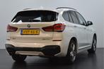BMW X1 xDrive25e M Sport Automaat / Sportstoelen / Stuurverw, Stof, Gebruikt, Met garantie (alle), Wit