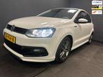 Volkswagen Polo 1.2 TSI 2015 NL DSG R-Line APK 11-2026 Top S, Auto's, Volkswagen, 1063 kg, Gebruikt, Euro 6, Wit
