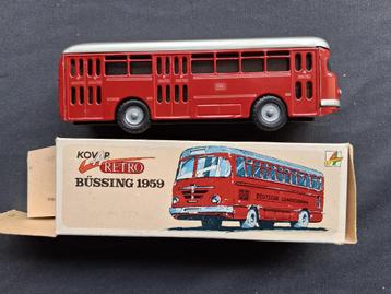 blikken autobus uit Tsjechië - met doos Deutsche Bundes Bahn beschikbaar voor biedingen