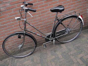 Dames stations fiets. beschikbaar voor biedingen