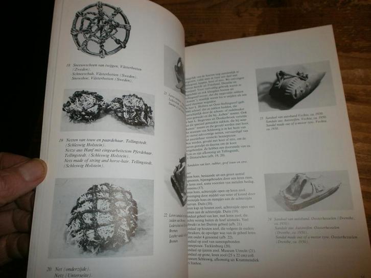 paarden op klompen sandalen en schoenen met afbeeldingen, Boeken, Geschiedenis | Stad en Regio, Gelezen, Ophalen of Verzenden