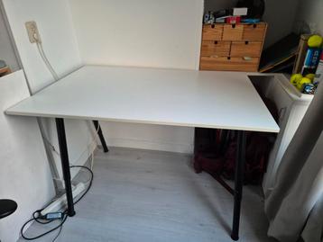 Witte bureau 