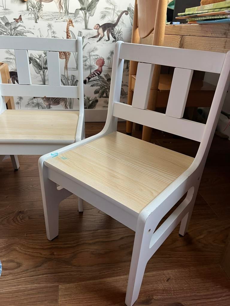 2 peuter stoeltjes, Kinderen en Baby's, Kinderkamer | Tafels en Stoelen, Ophalen, Zo goed als nieuw, Stoel(en)