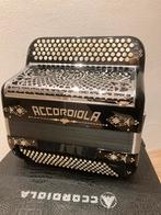 Accordeon Accordiola, Muziek en Instrumenten, Accordeons, Accordiola, Knopaccordeon, Zo goed als nieuw, Met koffer