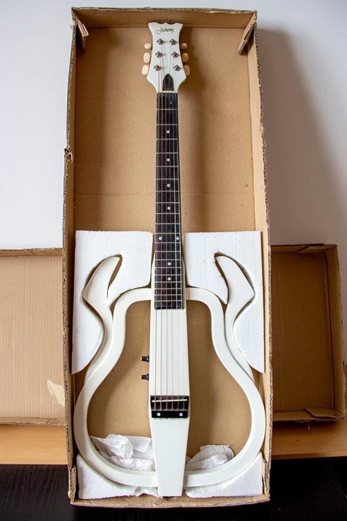 White Ghost (Silent Guitar), Muziek en Instrumenten, Snaarinstrumenten | Gitaren | Elektrisch, Zo goed als nieuw, Hollow body